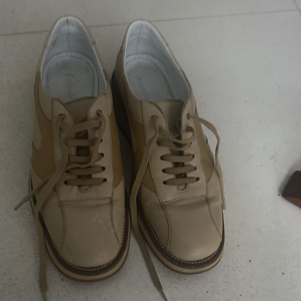 Womans Tan Leather Shoes